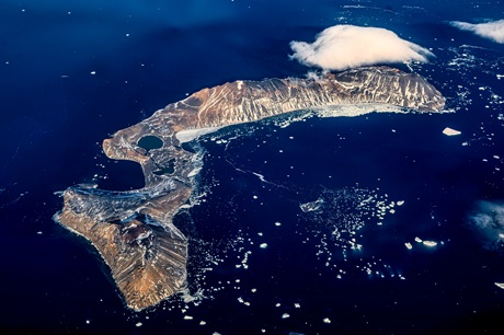 Okolo pevninské Antarktidy je rozeseto mnoho ostrovů Okolo pevninské Antarktidy je rozeseto mnoho ostrovů