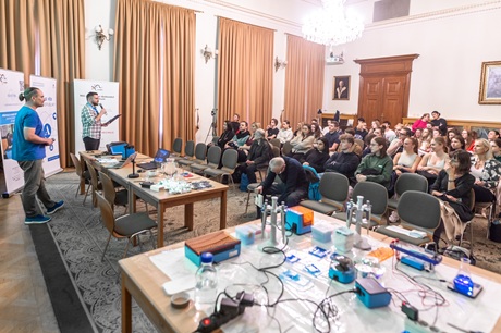 Přednášky patří k zlatému hřebu programu Přednášky patří k zlatému hřebu programu